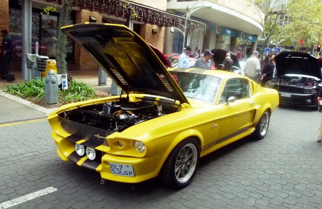 Ford Mustang Eleanor look