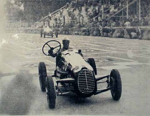 Nuvolari driving without a steering wheel