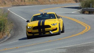 Ford Shelby GT350 Mustand yellow