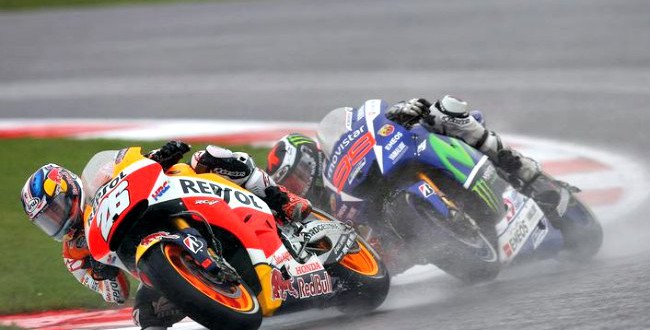 Dani Pedrosa with Valentino Rossi in close attention