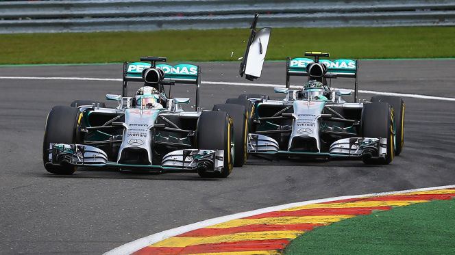 Hamilton and Rosberg contact Austria 2015